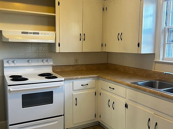 5th image of 608 Arlington Ave