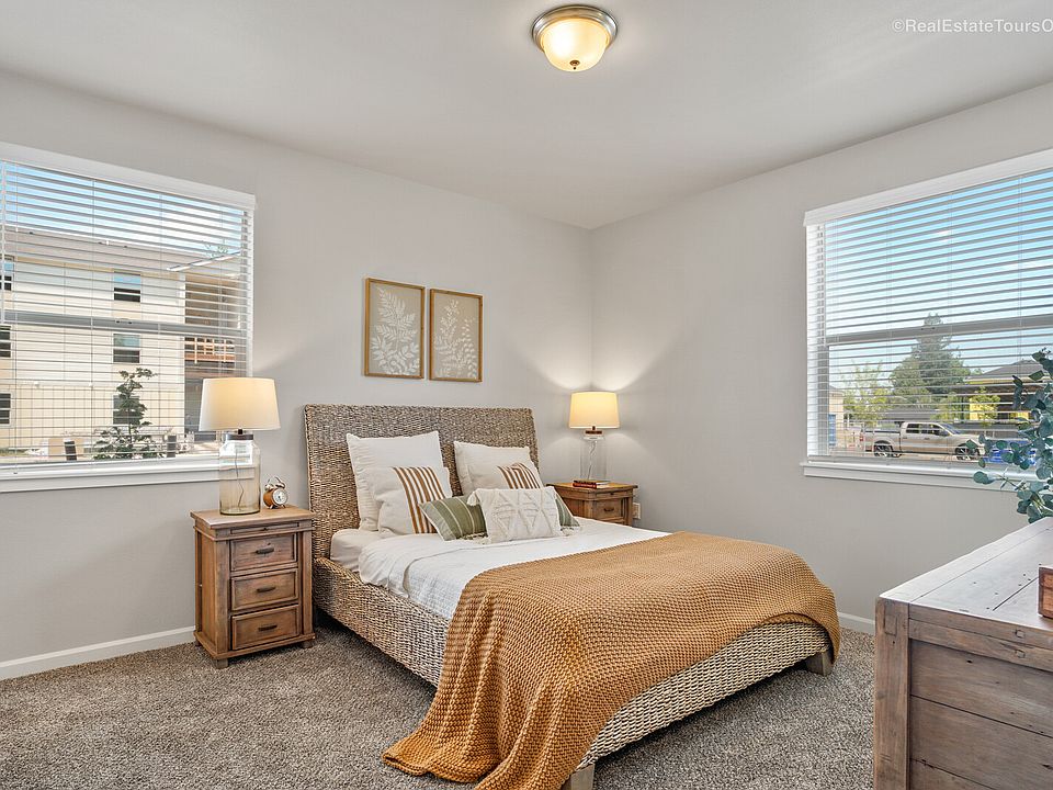 1st image of 909 Park Ave NE #357