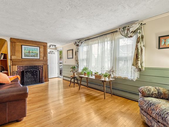 3rd image of 102 Park St