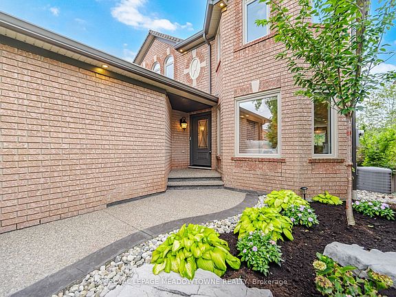 3rd image of 6878 Summer Heights Dr