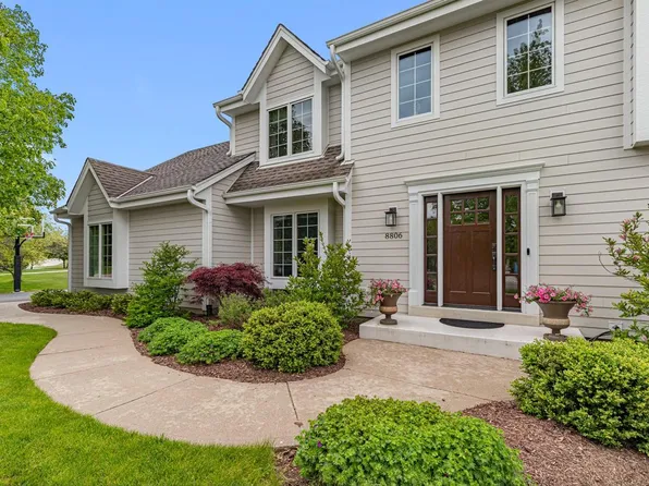 8806 West Daventry ROAD, Mequon, WI 53097
