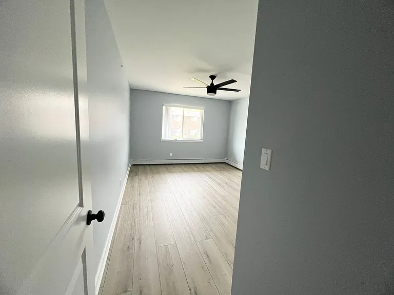 Halsted Park Apartments and Townhomes — Photo 27