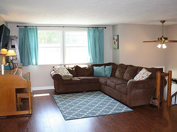 3rd image of 518 Brentwood Dr W