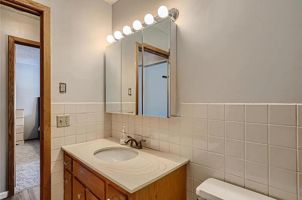 2 bed, 1040 sqft, $1,900 — Photo 2