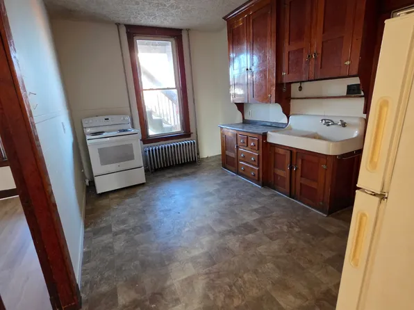 76 Ash St #7, Lewiston, ME 04240