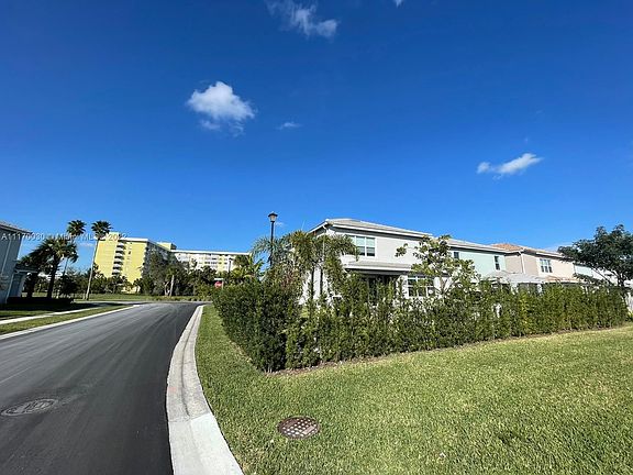 5th image of 4394 Greenway Dr