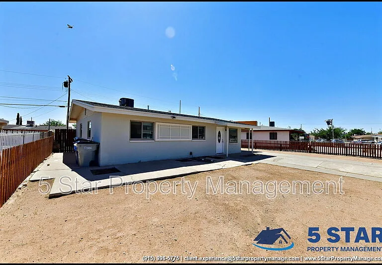 10324 Newport Dr — Photo 2