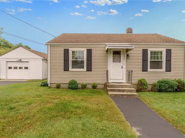304 Lake Shore Dr, Warwick, RI 02889