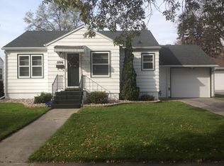 1106 S 9th St, Grand Forks, ND 58201