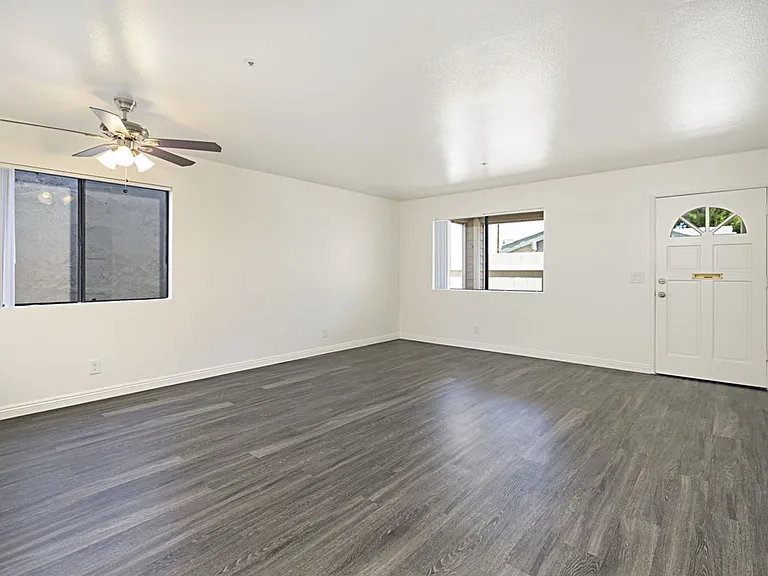 2567 Orange Ave — Photo 9