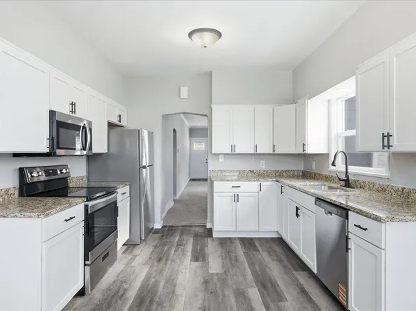 1121 2nd St, Hudson, WI 54016