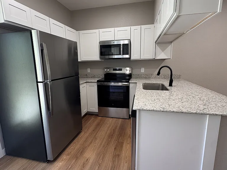 961 N Clinton St #102 — Photo 8