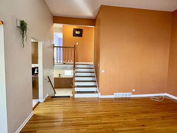4th image of 9035 N Clifton Ave