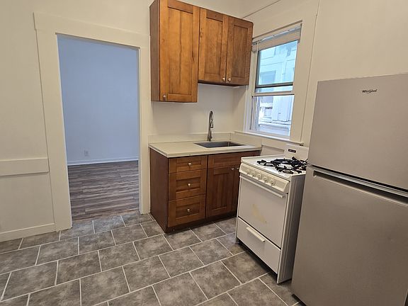 5th image of 2735 Mission St APT 22