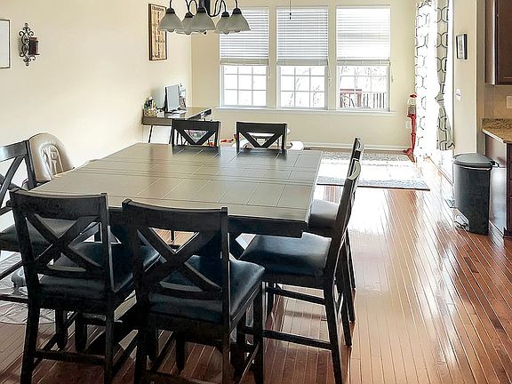3rd image of 15 Coulter Ln