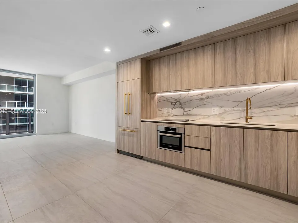 77 SE 5th St #1708