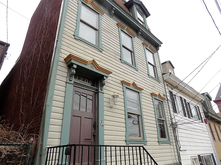1206 Middle St — Photo 2