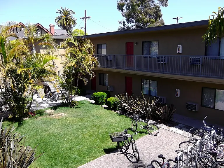 Trojan Palms — Photo 12
