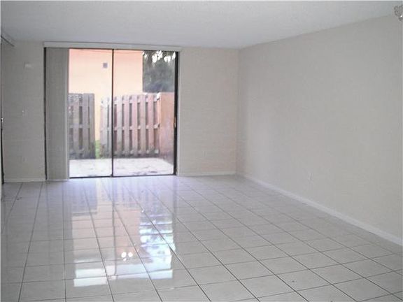 5th image of 550 NW 214th St APT 102-6