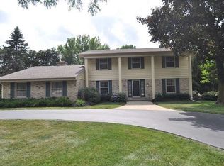 2225 La Fontaine Ct, Brookfield, WI 53045