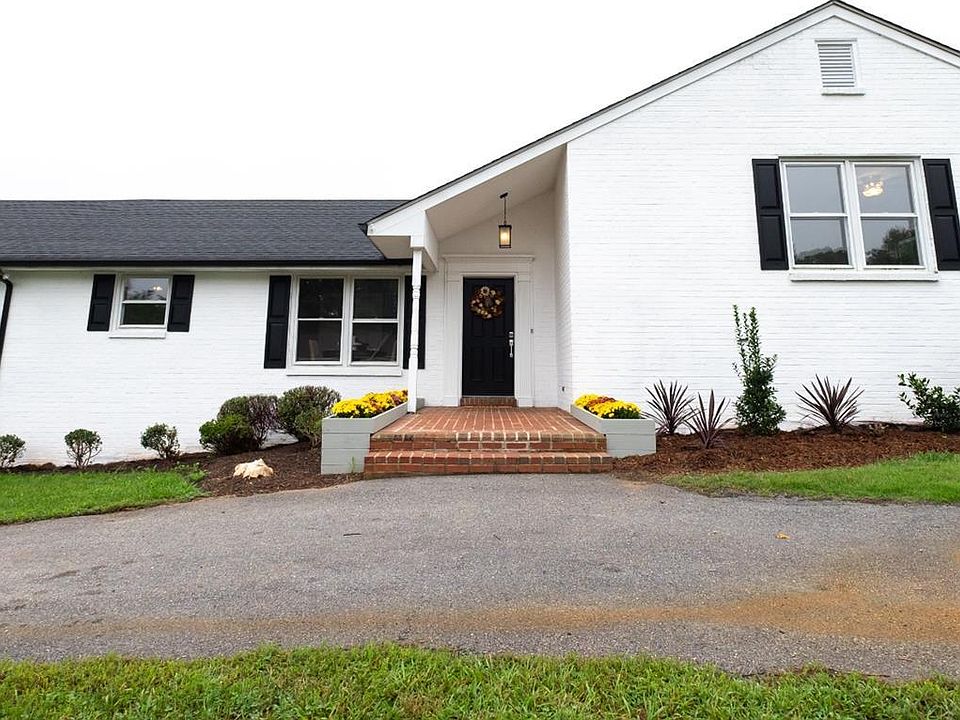 1st image of 302 Quail Meadows Dr