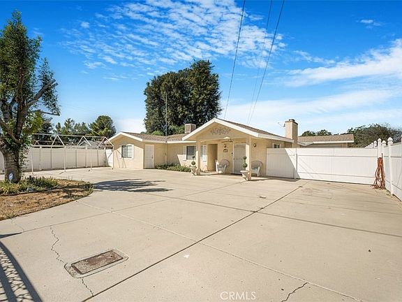 3rd image of 10611 Cherry Ave