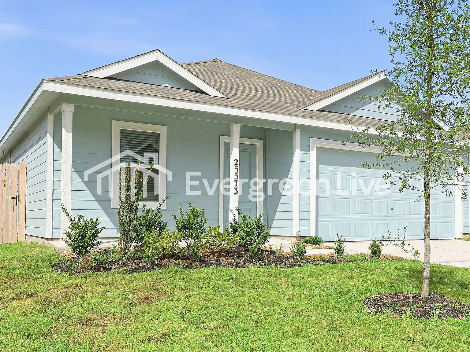 4 bed, 2.0 bath, 1667 sqft, $1,595 — Photo 2