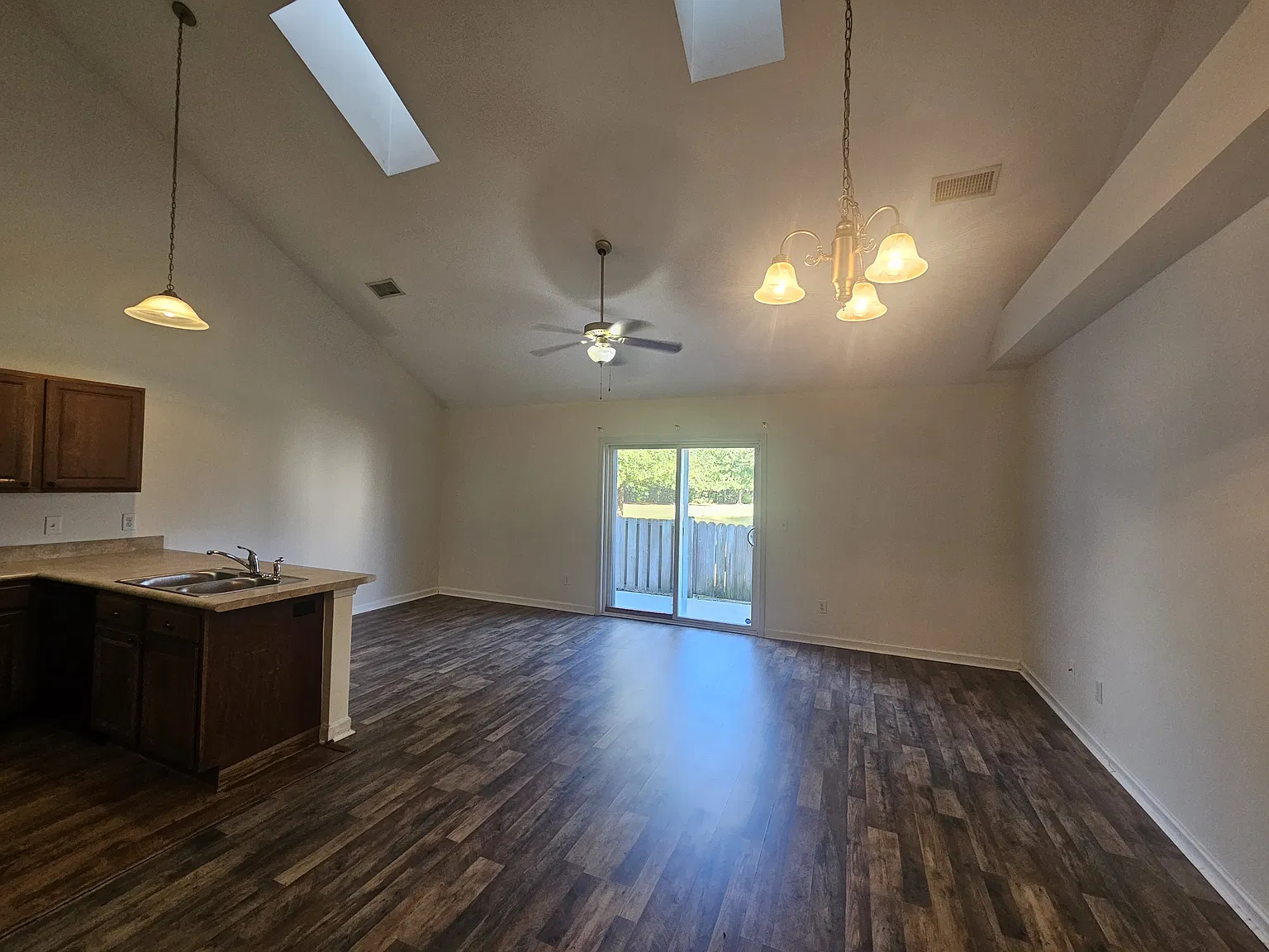 3 bed, 1448 sqft, $1,795 — Photo 2
