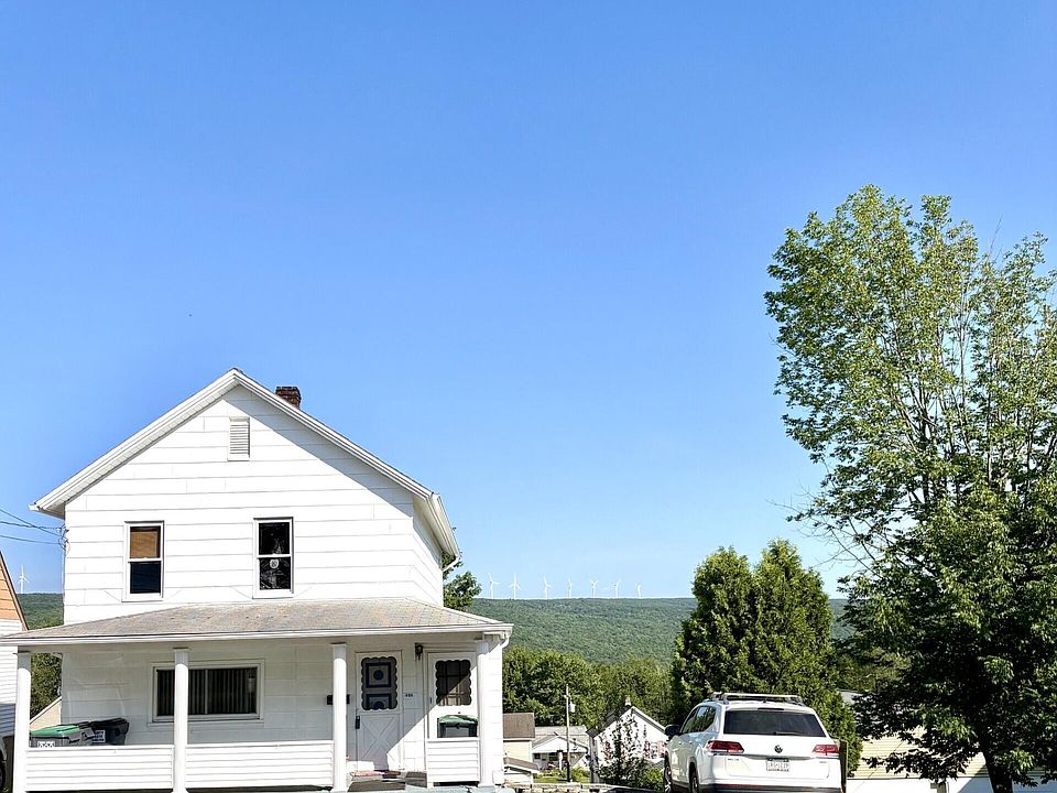 1st image of 418 Main St