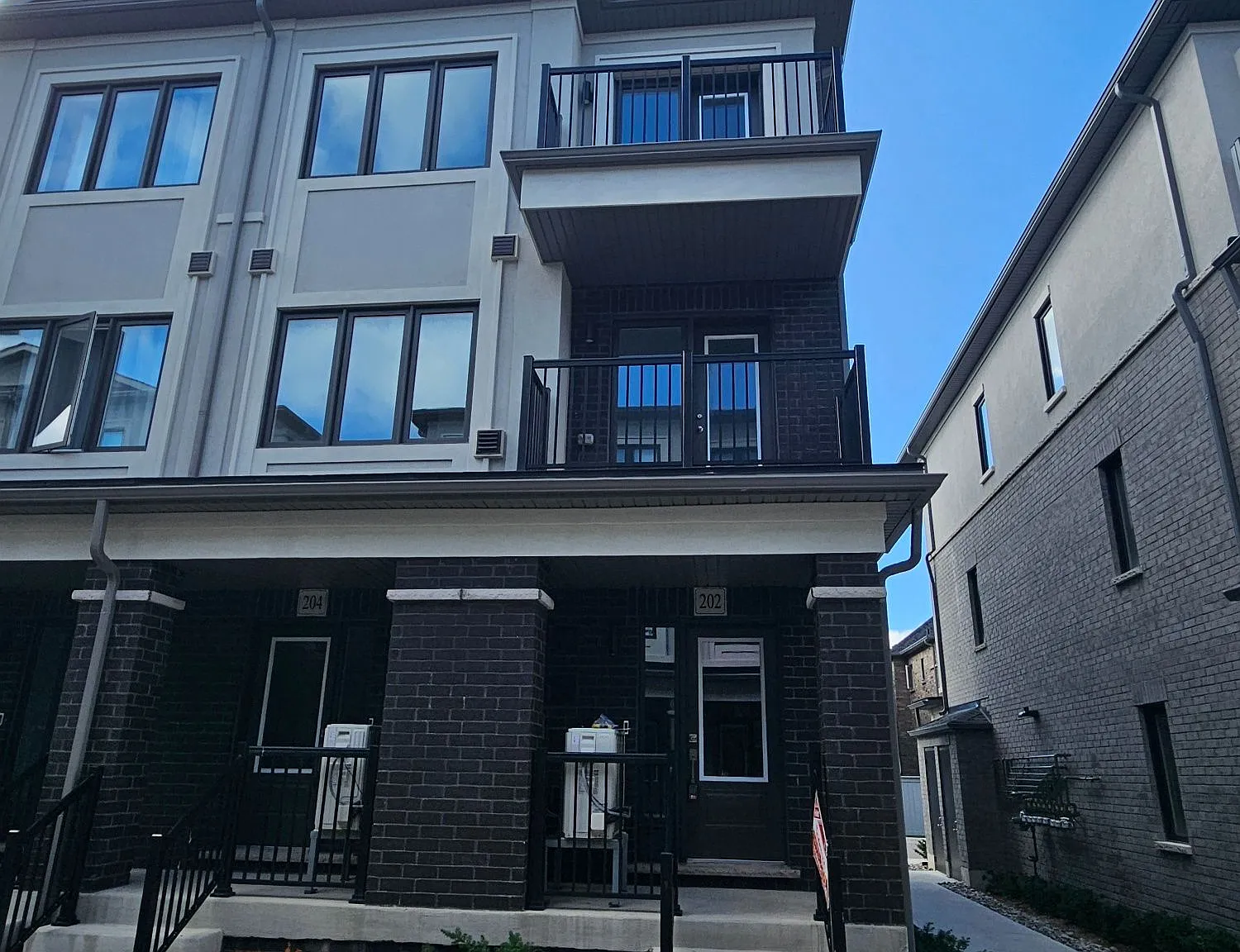 3 bed, $3,000 — Photo 2