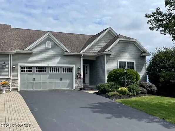 16 Hampton Circle, Mechanicville, NY 12118