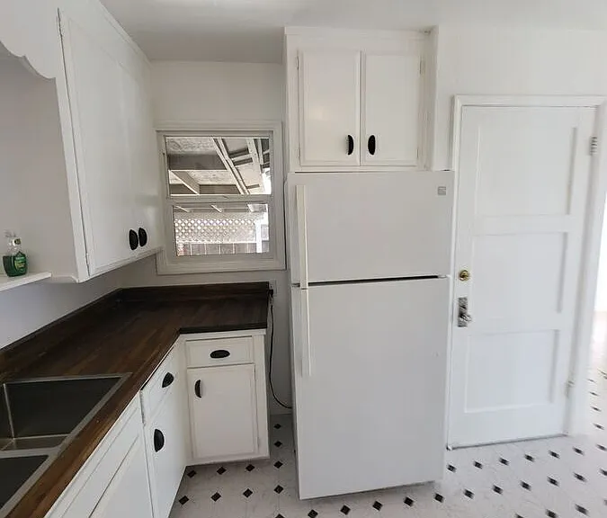 555 W Whittier Ave — Photo 16