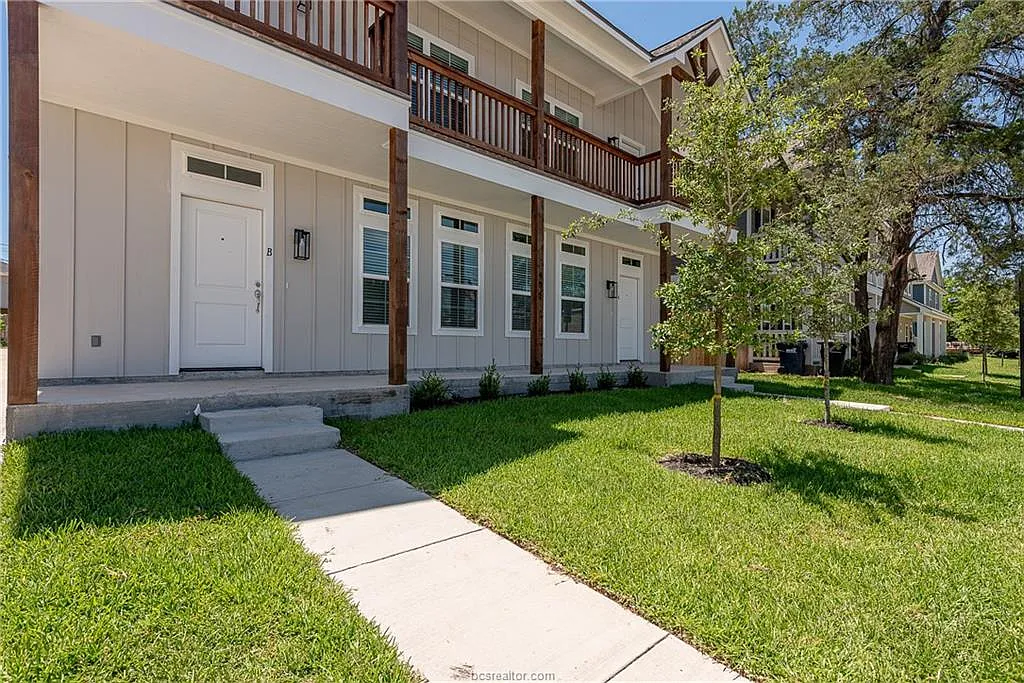 4 bed, 3184 sqft, $2,000 — Photo 2