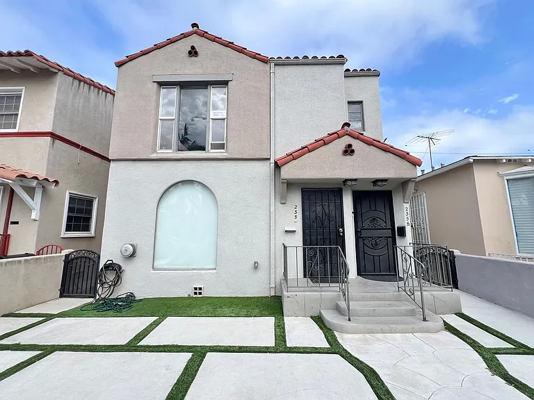 235 Pomona — Photo 20