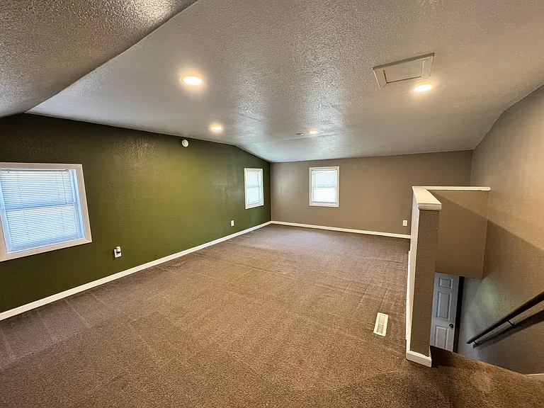 301 S Thornwood Ave — Photo 8