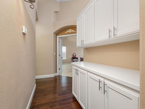 4th image of 2933 E Palisade Dr