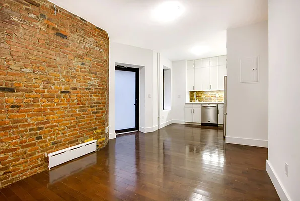 Rented by Compass | media 24