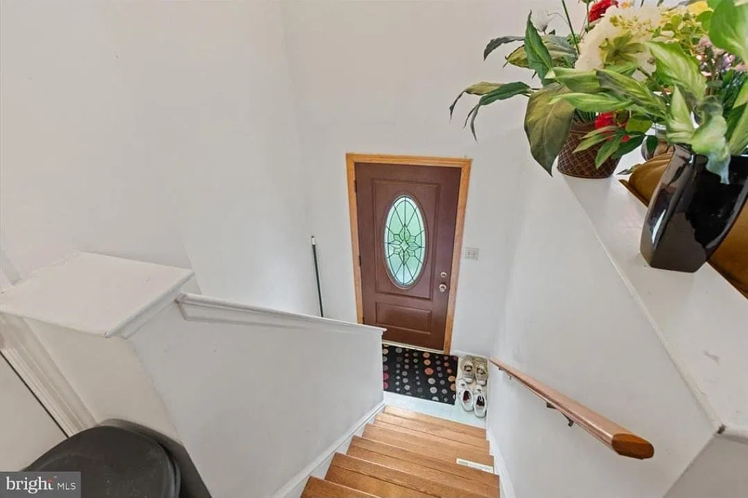 3 bed, 858 sqft, $2,200 — Photo 3