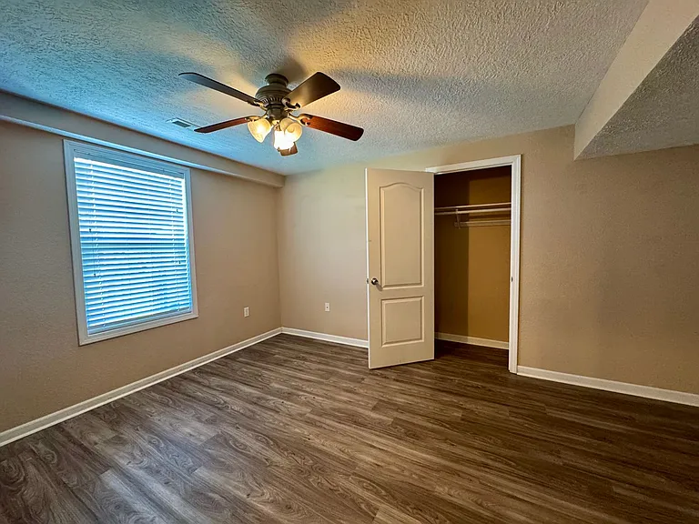 18410 Charity Dr — Photo 21
