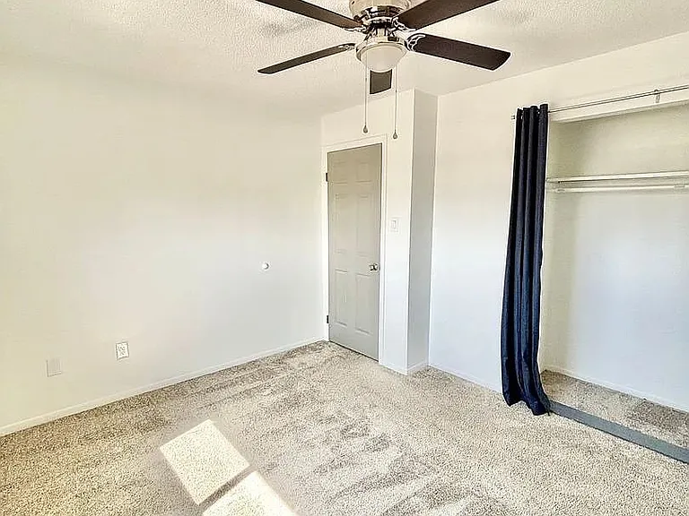 1936 Vinewood Ln #5 — Photo 5