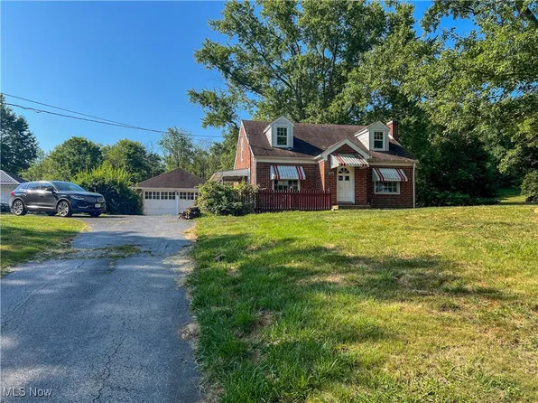 1075 Bacon Ave, East Palestine, OH 44413