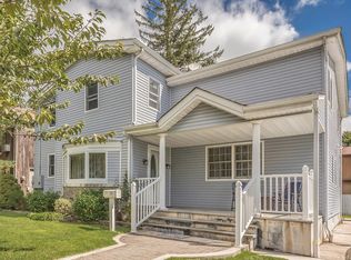22 Oldwood Rd, Port Washington, NY 11050