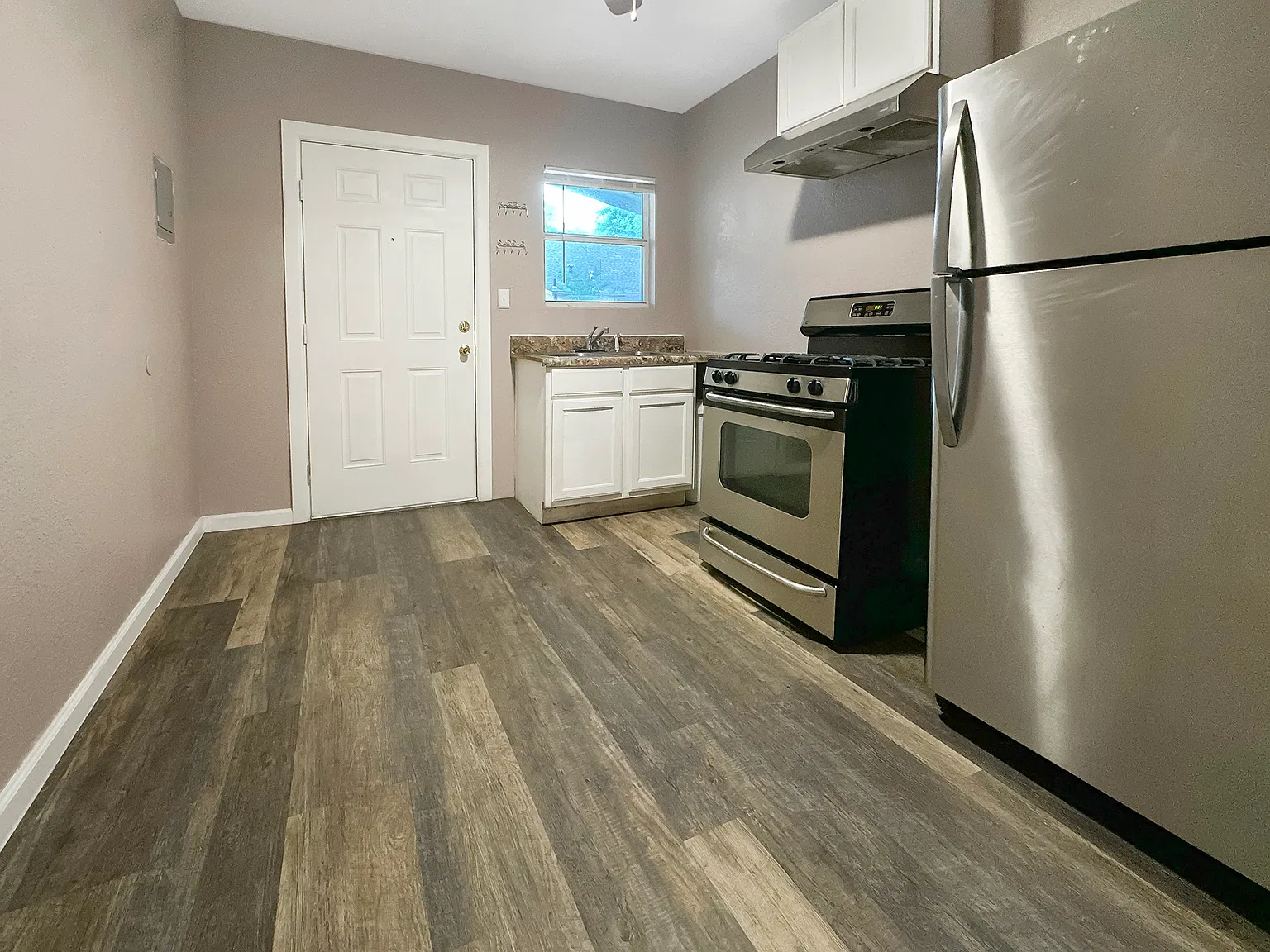 239 Peabody Avenue - 4 — Photo 4
