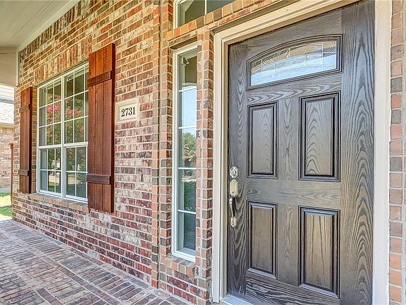 3rd image of 2731 Cedar Wood Dr