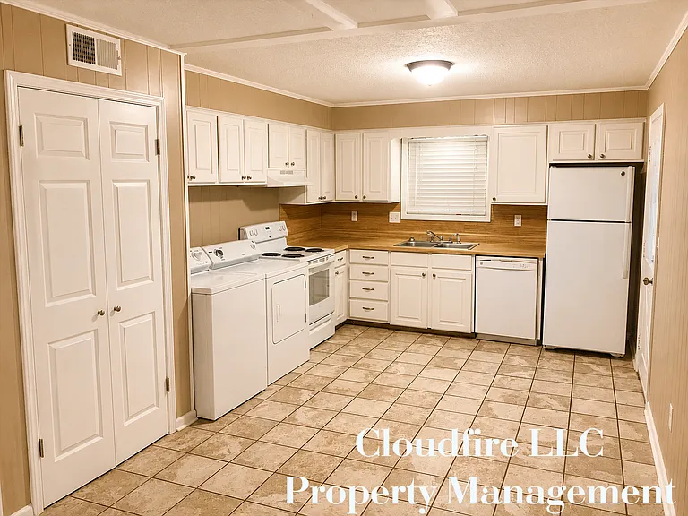 226 James Cir — Photo 2