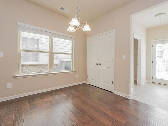 5th image of 732 Galveston Way