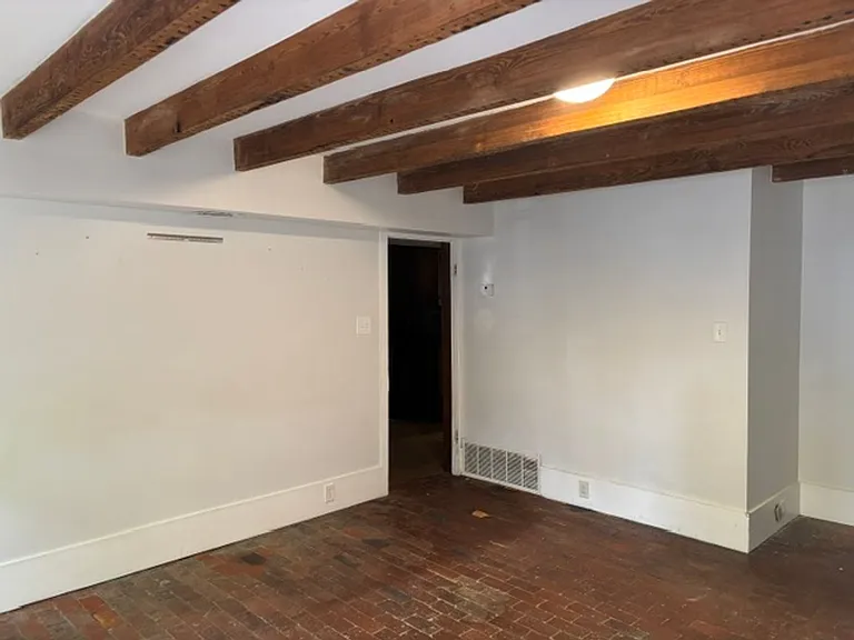 118 E Harris St — Photo 2