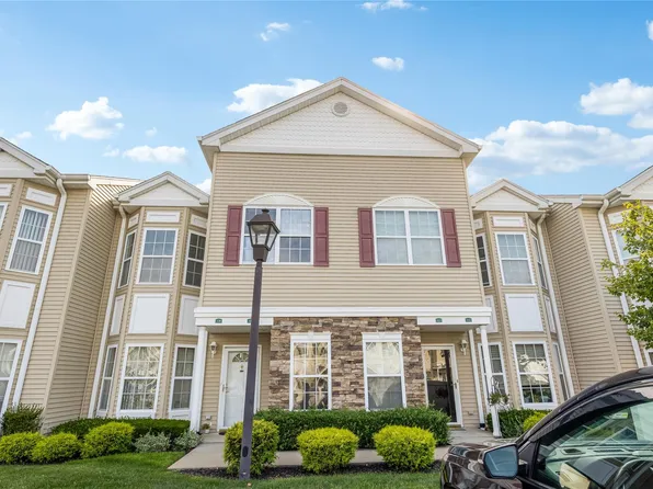 121 Spring Drive #121, East Meadow, NY 11554