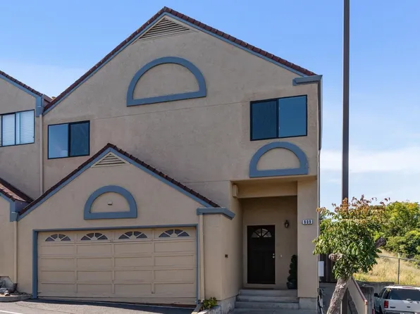909 Appian Knoll Ct, El Sobrante, CA 94803
