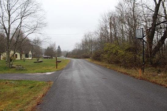 4th image of 350 Crest Dr